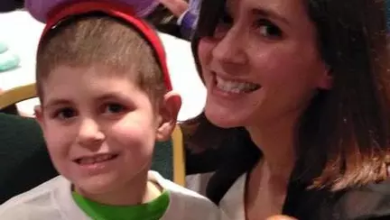 Povestea emoționantă a unui copil diagnosticat cu cancer. Și-a găsit dragostea vieții lui la vârsta de 8 ani