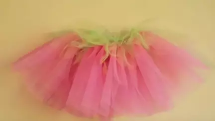 Cum să faci o fustă tutu în trei pași simpli, fără mașină de cusut | VIDEO