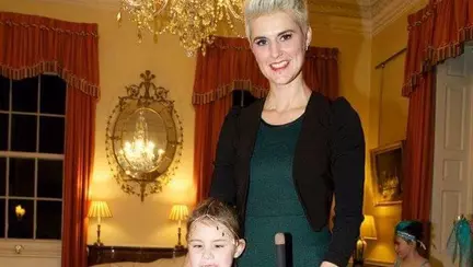 Drama unei fetițe oarbe, de șapte ani. Școala i-a interzis singurul lucru care-i făcea viața mai ușoară