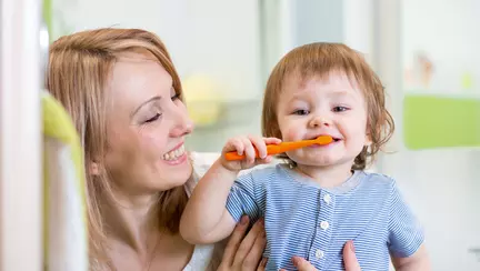 Cat de des trebuie sa se spele pe dinti copiii