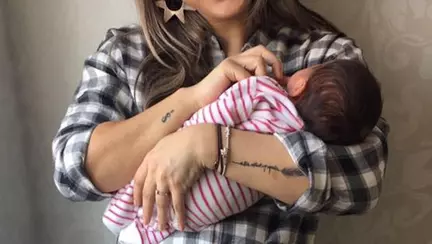 Sore, despre primele zile alături de fetița ei:  ”Mă trec zeci de sentimente noi” | FOTO
