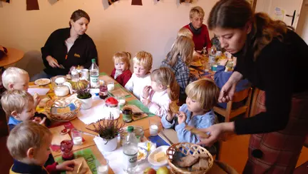 Primele tichete sociale de 50 de lei pentru copiii de grădiniță vor ajunge la familii până la Paște