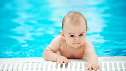Cel mai bun mod de a invata bebelusul sa inoate