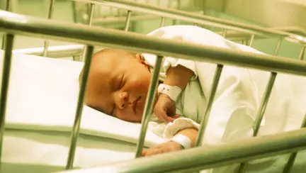 Cum sunt abuzati copiii in spitalele din Romania