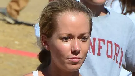 Fotomodelul Kendra Wilkinson isi arata corpul dupa nastere. Imaginile sunt incredibile