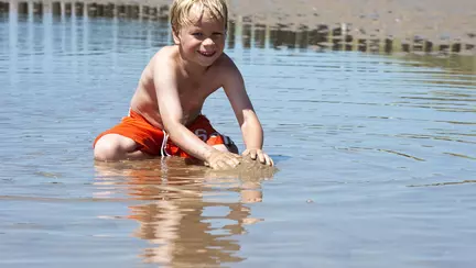 Avertisment infricosator pentru toate mamicile de baietei. La ce sa aveti grija vara