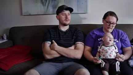 Se asteptau sa isi ingroape fiul imediat dupa nastere. A supravietuit insa cum a facut-o este greu de crezut | VIDEO