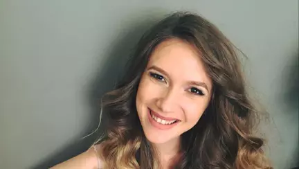 Adela Popescu a născut