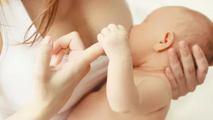 O femeie a venit la ea in timp ce alapta intr-un restaurant. Ce a urmat te va lasa fara cuvinte