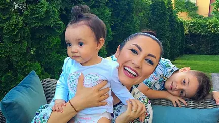 Andra, prima vacanță cu micuța Eva Maria la mare | FOTO