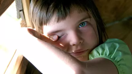 Cum a ajuns o fetiță de 4 ani să creadă că numele ei este ”Idioata”