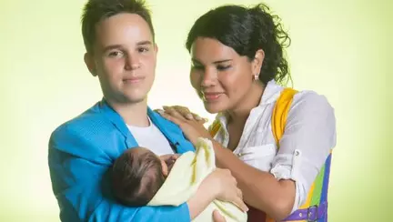 Asta înseamnă familie modernă? Un bărbat care a fost femeie a dat naștere unui copil conceput cu o femeie care a fost bărbat | FOTO