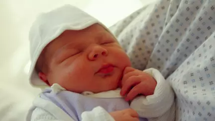 O mămică din Făgăraș a depus plângere la poliție. I s-a spus că a născut băiat, dar i-a fost adusă o fetiță