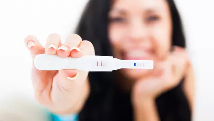 Ce se intampla cu testele de sarcina pozitive. Un gest care poate schimba destine