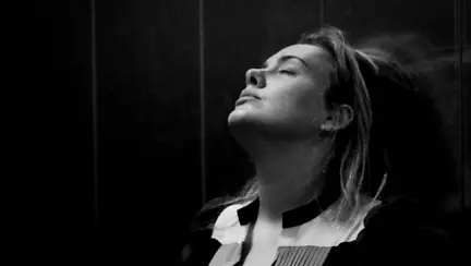 O cantareata celebra vorbeste despre lupta pe care a dus-o cu depresia post-partum