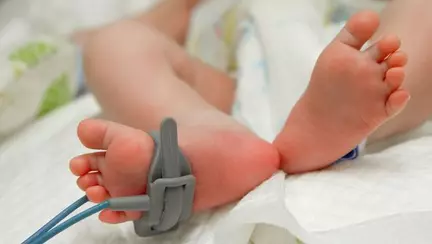 Mesajul unei mame a cărei fetiță a ajuns la Terapie Intensivă după Crăciun: ”Țineți-vă copiii bolnavi acasă!”