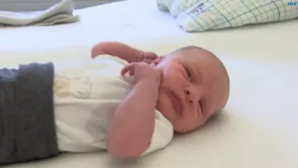 Coincidență sau miracol? Primul copil născut în Islanda în 1980 a dat naștere primului copil din 2017 | VIDEO