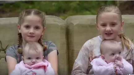 Se întâmplă la unul din 5 milione de cazuri. Două perechi de gemeni, născute în aceeași zi, de aceeași mamă | VIDEO