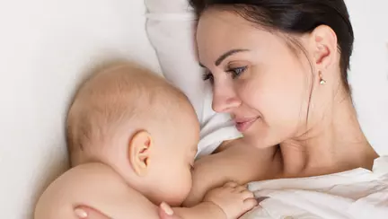 Momente de groaza pentru o proaspata mamica ce incerca sa alapteze