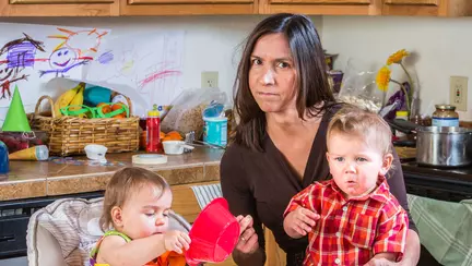 9 motive pentru care viata de parinte e exact ca cea de student