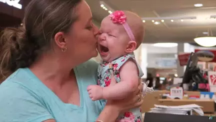 Mama acuzata de abuz, dupa ce acest clip a devenit viral