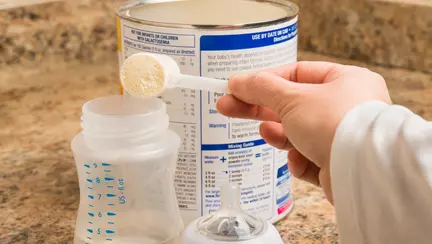 Povestea unei mame: "Am decis sa nu imi alaptez gemenii"