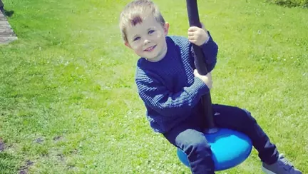 Scrisoarea primita de mama unui copil cu autism de la vecini: "Suntem satui pana la disperare de tipete"