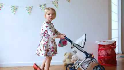 Carucioarele pentru papusi – de ce sunt importante pentru micute