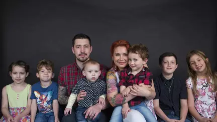 Au 7 copii si ii cresc cu doar 3 reguli - Fenomenul "feral kids"