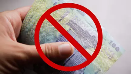 Elevii premianti nu mai primesc burse