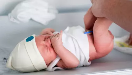 9 moduri eficiente prin care să-ți menții bebelușul curat și sănătos