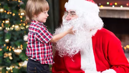 Copiii ei incepusera sa aiba dubii despre Mos Craciun, iar mama a venit cu o idee GENIALA. Cum le-a spus adevarul