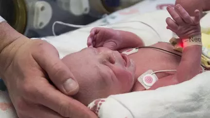 PREMIERA: S-a nascut primul copil dintr-un uter transplantat