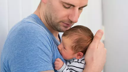 Concediul paternal in 2018 - cate zile libere primesc tatii