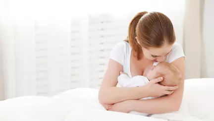 (P) Alimentatia si ingrijirea copilului se face cu dragoste