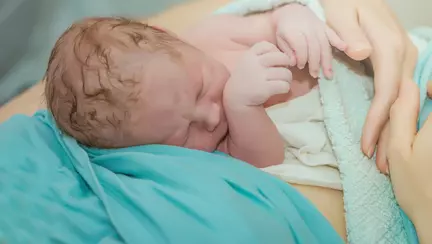 A nascut pe holul spitalului, la 5 minute dupa ce i s-a rupt apa