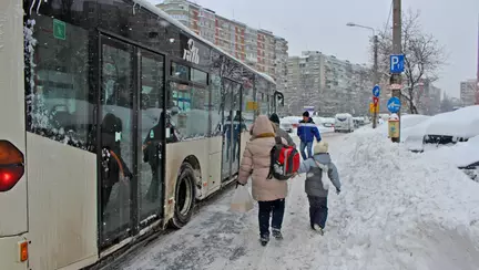 Școlile din București rămân închise până vineri, inclusiv. Vacanță prelungită de ninsoare și viscol