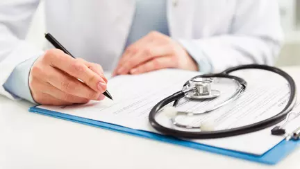 Concediu medical de ingrijire copil bolnav, prelungit pana la 16 ani