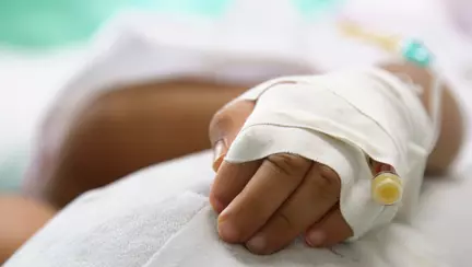 Postarea unui tata cu copilul in spital: "Sunteti niste criminali!"