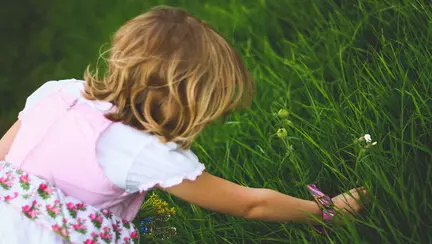 De ce cumpărăm haine noi pentru copii de Paște?