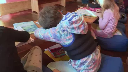 Veste cu nisip, folosite pentru a calma copiii hiperactivi