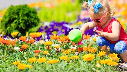 (P) Bebeluși gata de distracție în grădină!