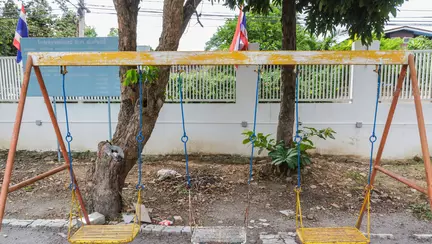 Un copil a ramas fara un ochi la locul de joaca din Gorj