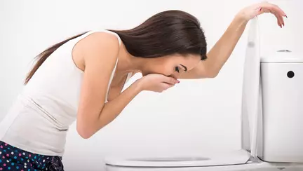 Greturi si varsaturile in primul trimestru de sarcina. Remedii naturale