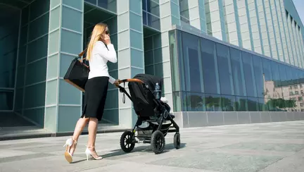 Mai bine de jumatate din parinti se intorc mai devreme de 2 ani la munca