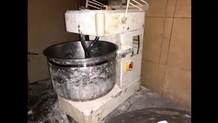 Mancare destinata copiilor, gatita in conditii de nedescris