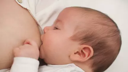 Cum iti poti da seama daca bebelusul primeste lapte sau nu