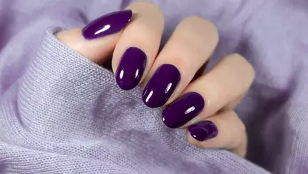 De ce nu poti purta oja sau unghii false cand nasti prin cezariana