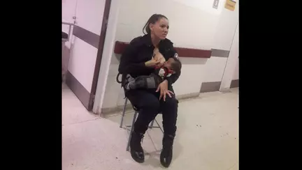 Gestul unei politiste ce a alaptat un copil subnutrit a facut inconjurul lumii