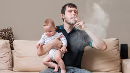 Parintii fumatori sunt poate cei mai mai ipocriti dintre toti